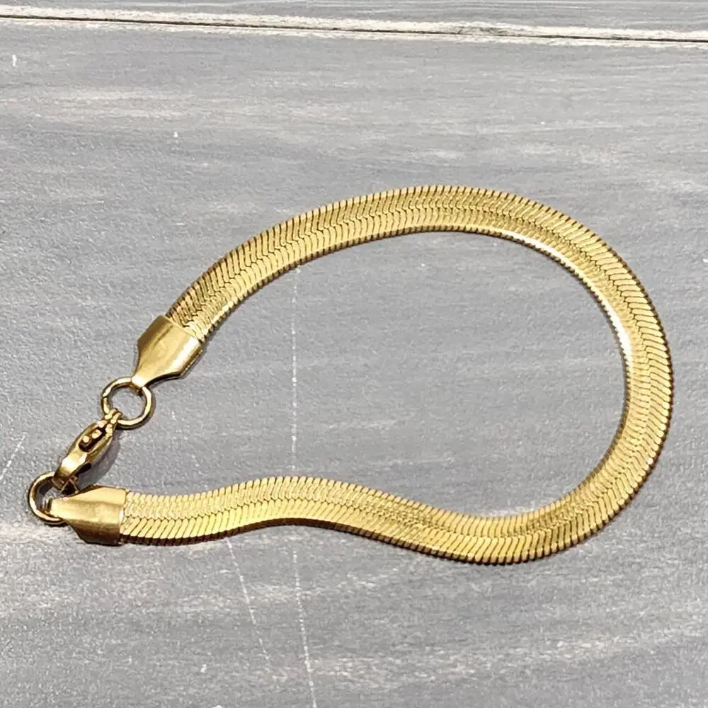 Gold Herringbone Bracelet 5.5 mm, 7 inches long‎ - Picture 8 of 9